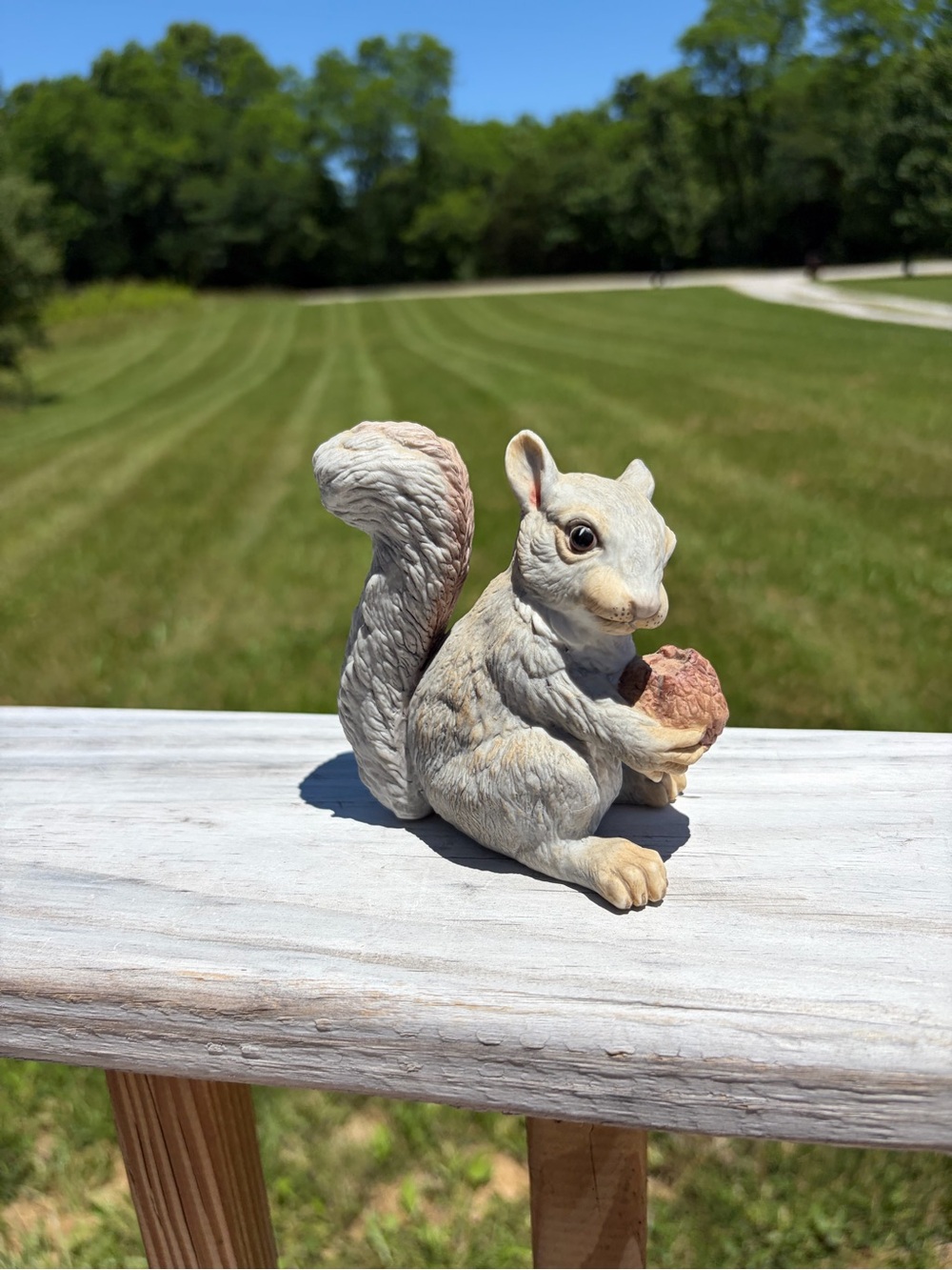 Vtg BOEHM Gray Squirrel Animal with Nut Acorn Sculpture Figurine, USA